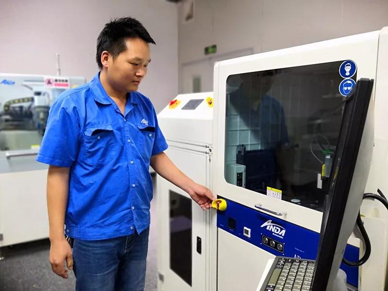 成品一次檢驗通過太難？他卻連續(xù)實現(xiàn)了3臺！